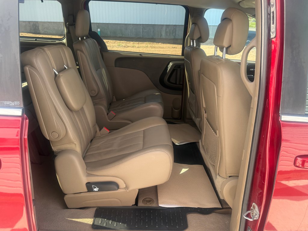 2011 Chrysler TOWN & COUNTRY Touring, keyless entry, Cruise control, Bluetooth in COLDBROOK, Nova Scotia - 17 - w1024h768px