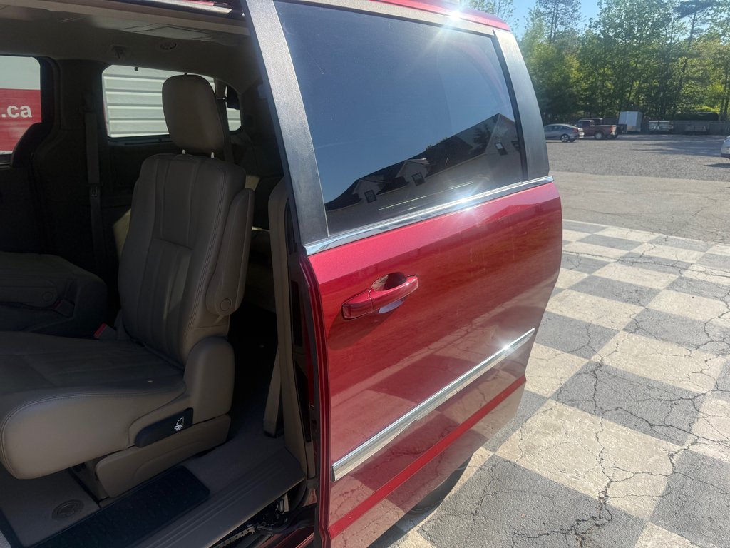 2011 Chrysler TOWN & COUNTRY Touring, keyless entry, Cruise control, Bluetooth in COLDBROOK, Nova Scotia - 13 - w1024h768px