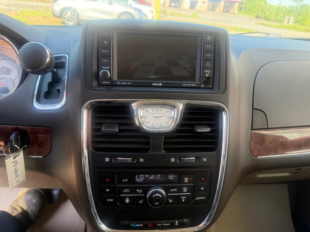 2011 Chrysler TOWN & COUNTRY Touring, keyless entry, Cruise control, Bluetooth in COLDBROOK, Nova Scotia - 12 - w1024h768px