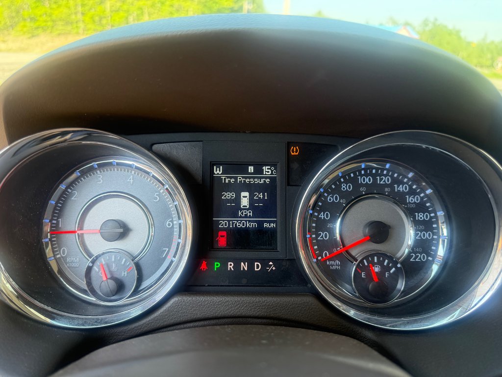 2011 Chrysler TOWN & COUNTRY Touring, keyless entry, Cruise control, Bluetooth in COLDBROOK, Nova Scotia - 11 - w1024h768px