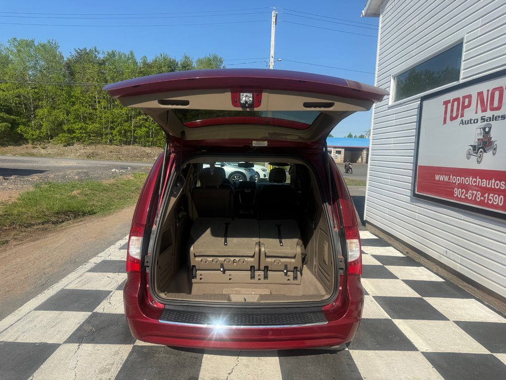 2011 Chrysler TOWN & COUNTRY Touring, keyless entry, Cruise control, Bluetooth in COLDBROOK, Nova Scotia - 15 - w1024h768px