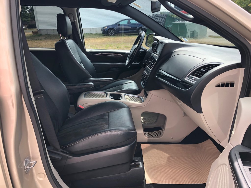 2016 Dodge Grand Caravan SXT Premium Plus - Bluetooth, Power Seats,  ECON in COLDBROOK, Nova Scotia - 24 - w1024h768px