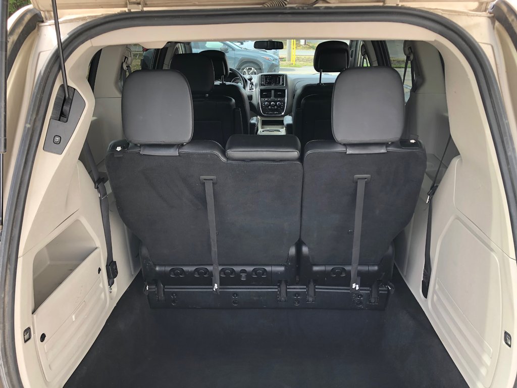 2016 Dodge Grand Caravan SXT Premium Plus - Bluetooth, Power Seats,  ECON in COLDBROOK, Nova Scotia - 21 - w1024h768px