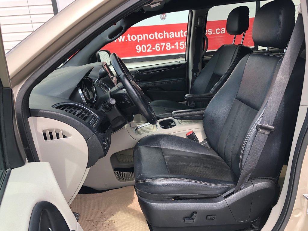 2016 Dodge Grand Caravan SXT Premium Plus - Bluetooth, Power Seats,  ECON in COLDBROOK, Nova Scotia - 15 - w1024h768px
