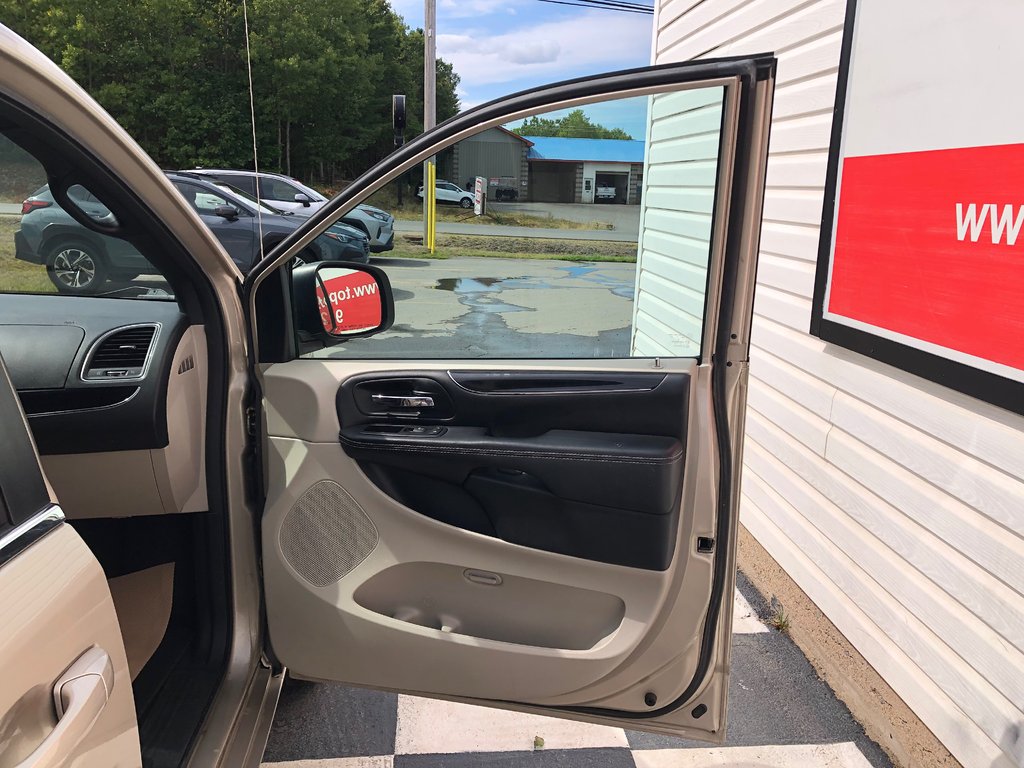 2016 Dodge Grand Caravan SXT Premium Plus - Bluetooth, Power Seats,  ECON in COLDBROOK, Nova Scotia - 23 - w1024h768px