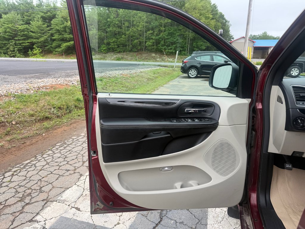 2019 Dodge GRAND CARAVAN SXT Premium Plus, keyless entry,Cruise control, BT in COLDBROOK, Nova Scotia - 7 - w1024h768px