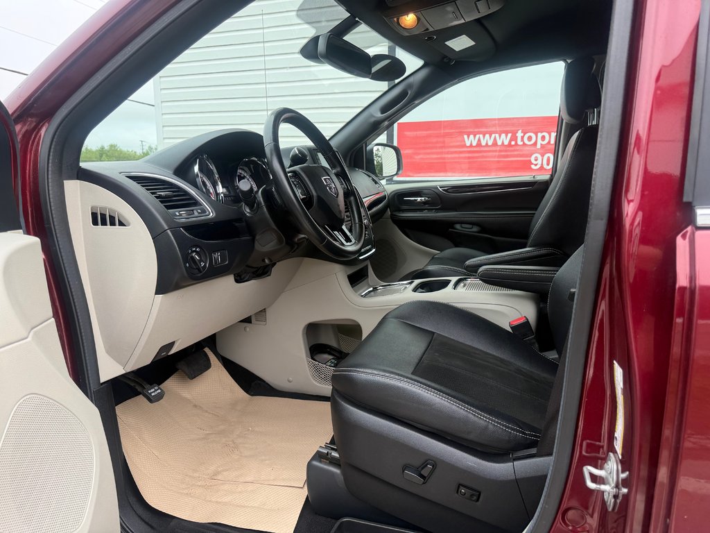 2019 Dodge GRAND CARAVAN SXT Premium Plus, keyless entry,Cruise control, BT in COLDBROOK, Nova Scotia - 9 - w1024h768px