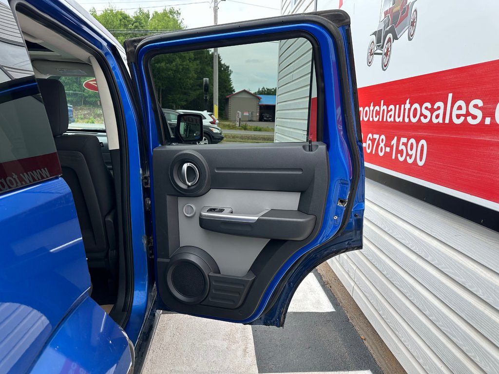 2007 Dodge Nitro SLT in Kentville, Nova Scotia - 17 - w1024h768px