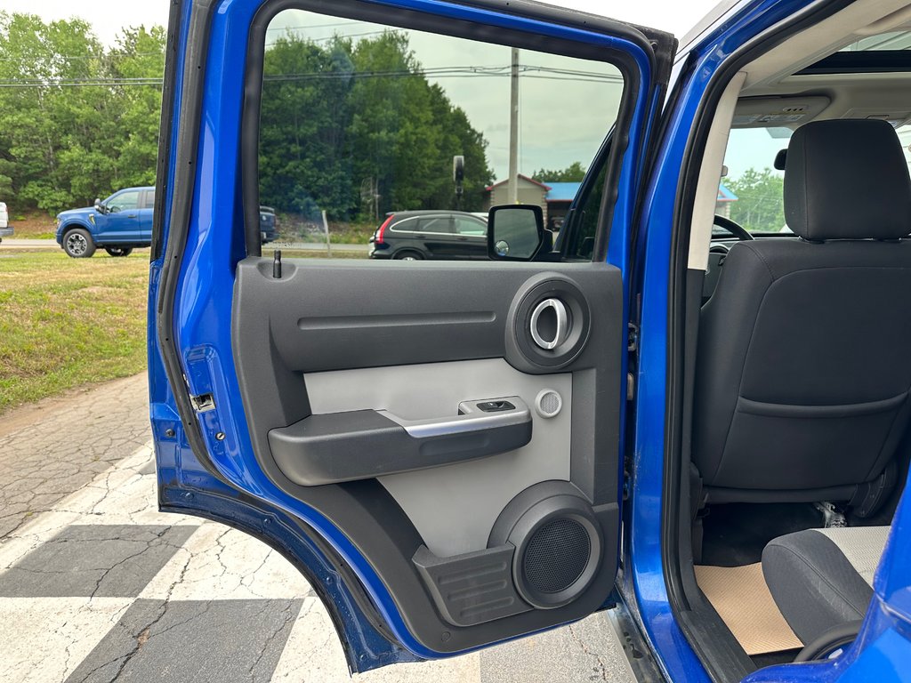 2007 Dodge Nitro SLT in Kentville, Nova Scotia - 14 - w1024h768px
