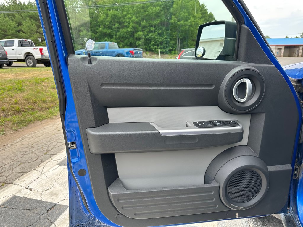 2007 Dodge Nitro SLT in Kentville, Nova Scotia - 7 - w1024h768px