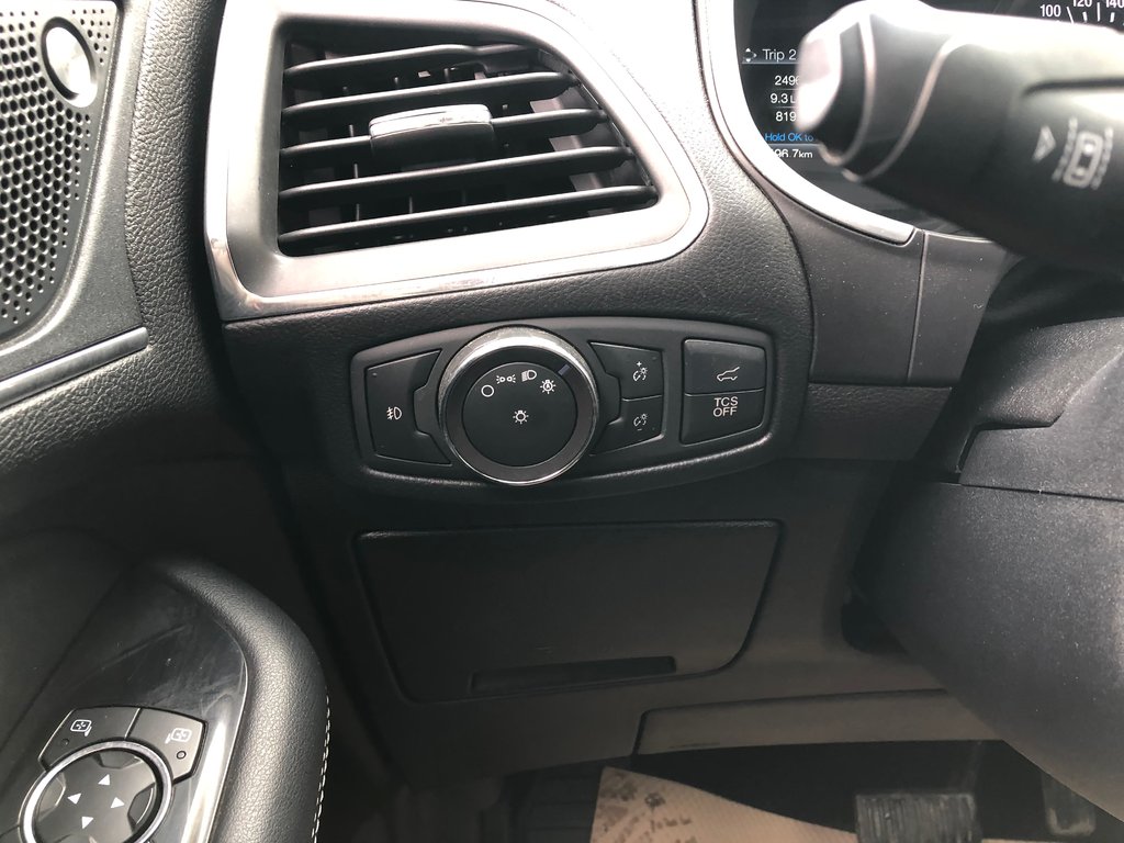 2019 Ford Edge Titanium - reverse camera, hands free, cruise in Kentville, Nova Scotia - 8 - w1024h768px