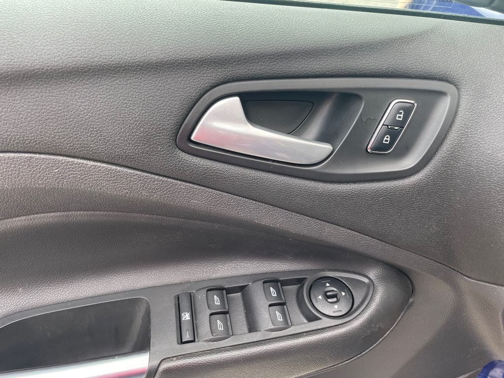 2015 Ford ESCAPE SE SE - HEATED SEATS , NAVIAGTION in COLDBROOK, Nova Scotia - 8 - w1024h768px