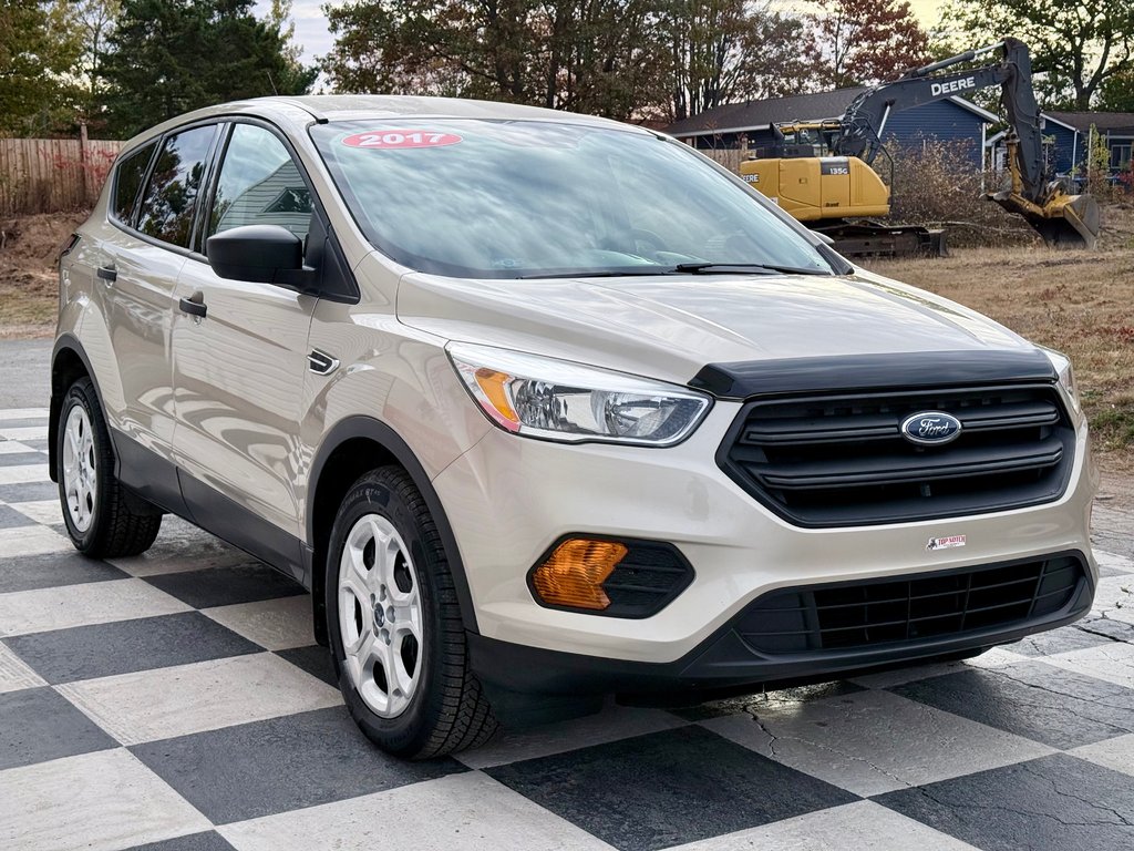 Ford ESCAPE S | 4-wheel Drive, CD/MP3 Player 2017 à COLDBROOK, Nouvelle-Écosse - 3 - w1024h768px