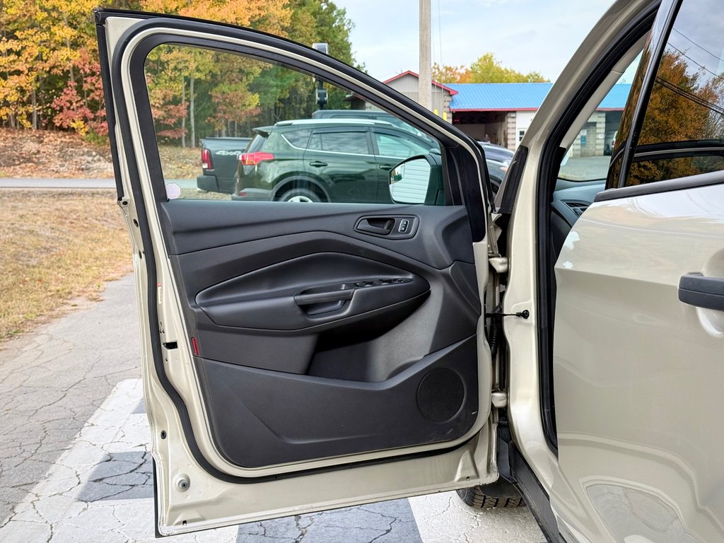 Ford ESCAPE S | 4-wheel Drive, CD/MP3 Player 2017 à COLDBROOK, Nouvelle-Écosse - 7 - w1024h768px