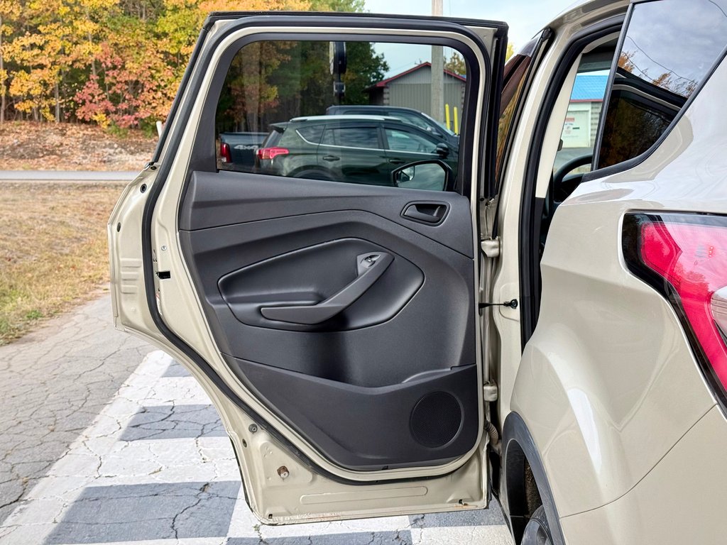 2017 Ford ESCAPE S | 4-wheel Drive, CD/MP3 Player in Kentville, Nova Scotia - 20 - w1024h768px