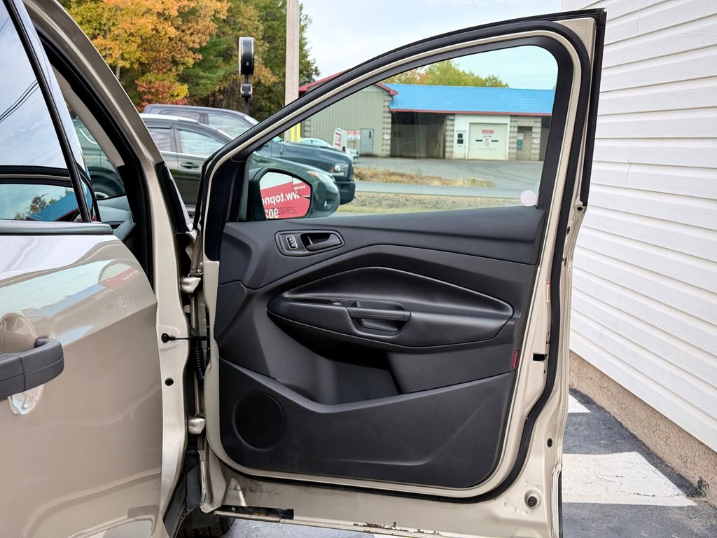 Ford ESCAPE S | 4-wheel Drive, CD/MP3 Player 2017 à COLDBROOK, Nouvelle-Écosse - 26 - w1024h768px