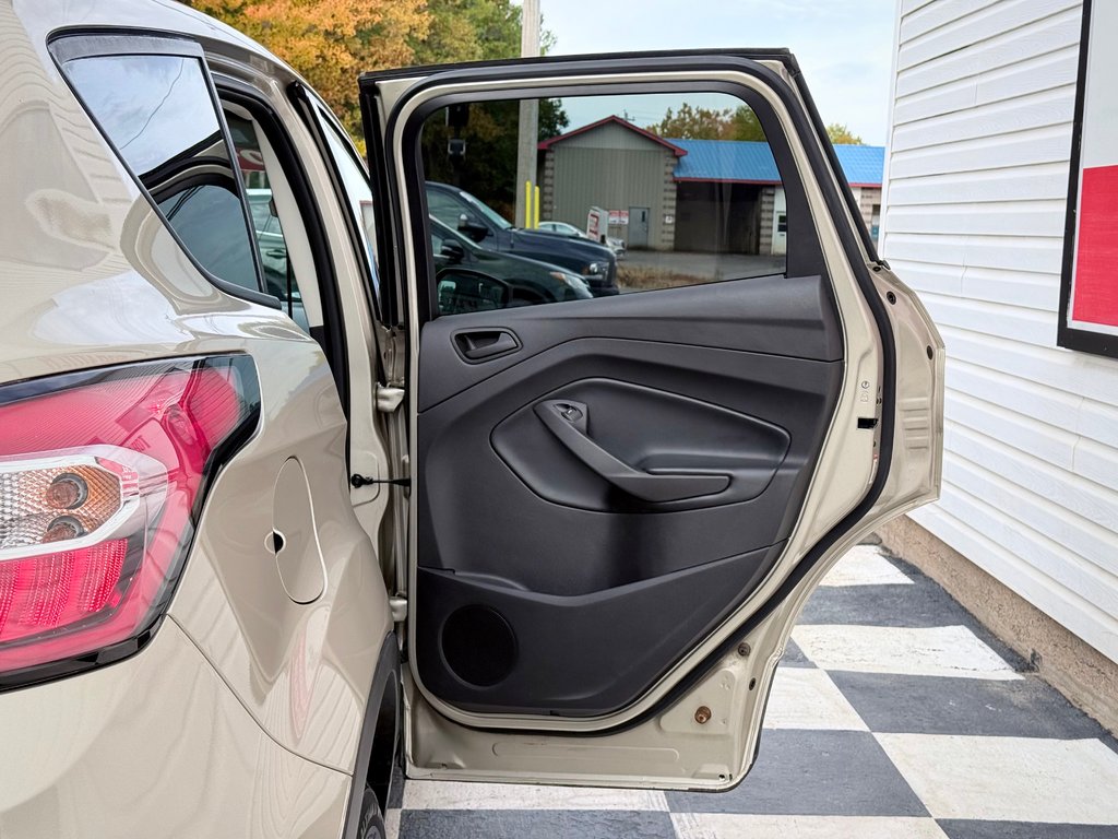 Ford ESCAPE S | 4-wheel Drive, CD/MP3 Player 2017 à COLDBROOK, Nouvelle-Écosse - 24 - w1024h768px