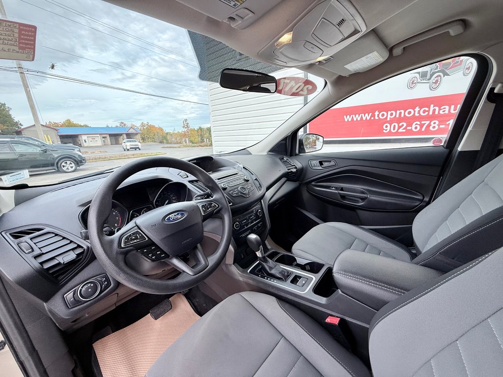 Ford ESCAPE S | 4-wheel Drive, CD/MP3 Player 2017 à COLDBROOK, Nouvelle-Écosse - 9 - w1024h768px