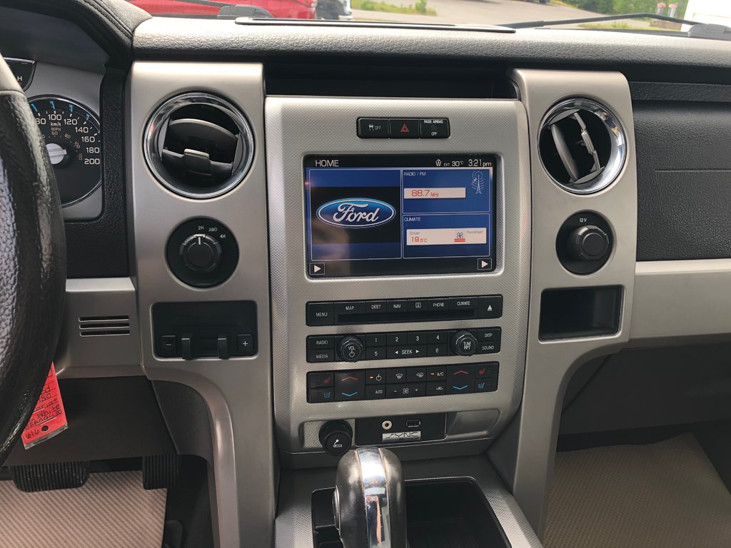 2011 Ford F150 Lariat - Leather Seats, Sun Roof, Power Windows in COLDBROOK, Nova Scotia - 12 - w1024h768px