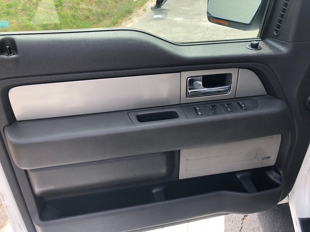 2011 Ford F150 Lariat - Leather Seats, Sun Roof, Power Windows in COLDBROOK, Nova Scotia - 10 - w1024h768px