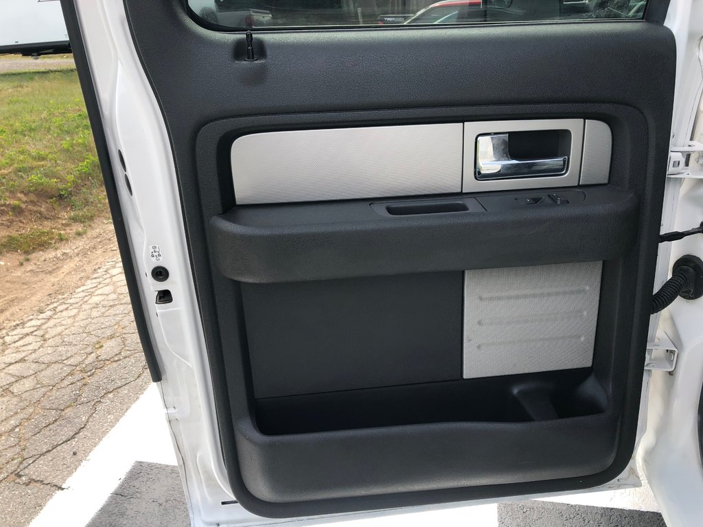 2011 Ford F150 Lariat - Leather Seats, Sun Roof, Power Windows in COLDBROOK, Nova Scotia - 18 - w1024h768px