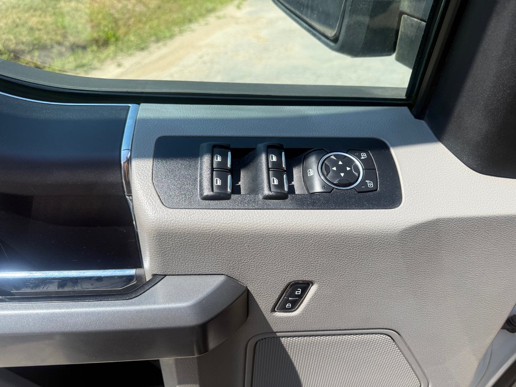 Ford F150 XLT, keyless entry, CRUSIE CONTROL, Bluetooth 2016 à COLDBROOK, Nouvelle-Écosse - 8 - w1024h768px