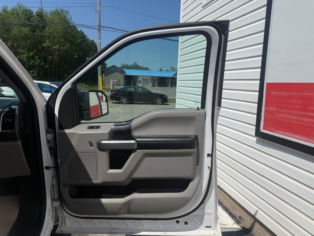 Ford F150 XLT, keyless entry, CRUSIE CONTROL, Bluetooth 2016 à COLDBROOK, Nouvelle-Écosse - 19 - w1024h768px