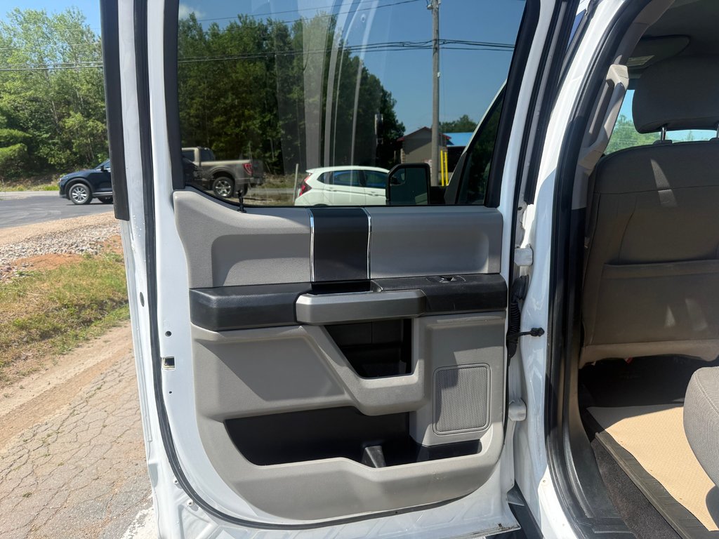 Ford F150 XLT, keyless entry, CRUSIE CONTROL, Bluetooth 2016 à COLDBROOK, Nouvelle-Écosse - 14 - w1024h768px
