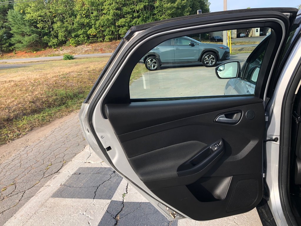 2016 Ford Focus titanium Titanium - Reverse Camera, Sunroof, Power Seats in COLDBROOK, Nova Scotia - 21 - w1024h768px