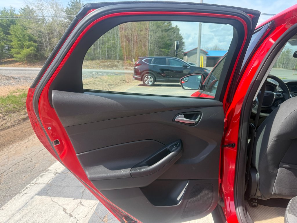 2013 Ford FOCUS SE, keyless entry, backup camera, Bluetooth in Kentville, Nova Scotia - 13 - w1024h768px