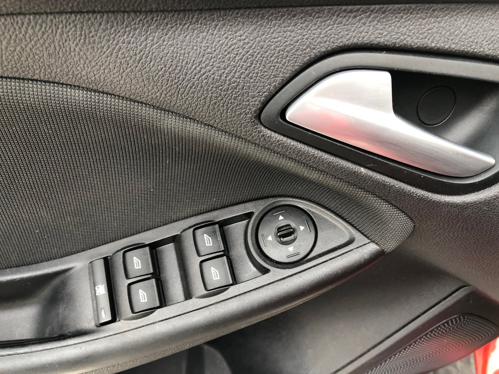 2014 Ford Focus SE - CD Player, Heated Seats, Power Windows in COLDBROOK, Nova Scotia - 8 - w1024h768px