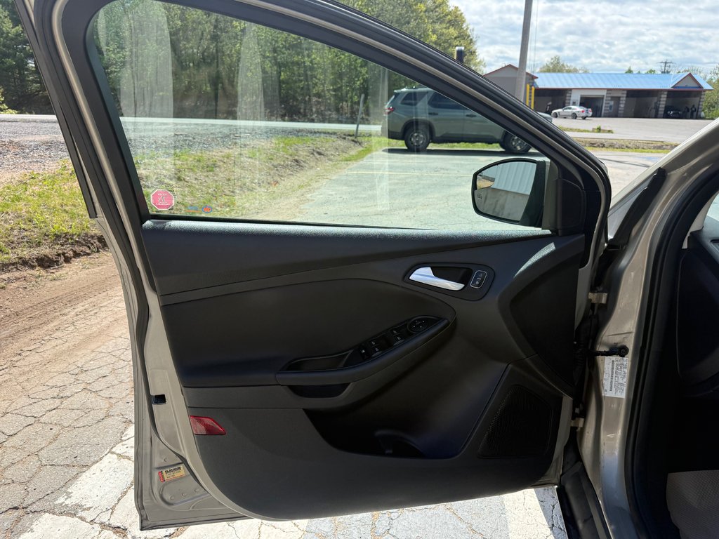 Ford FOCUS SE, keyless entry, backup camera, Bluetooth 2016 à Kentville, Nouvelle-Écosse - 7 - w1024h768px