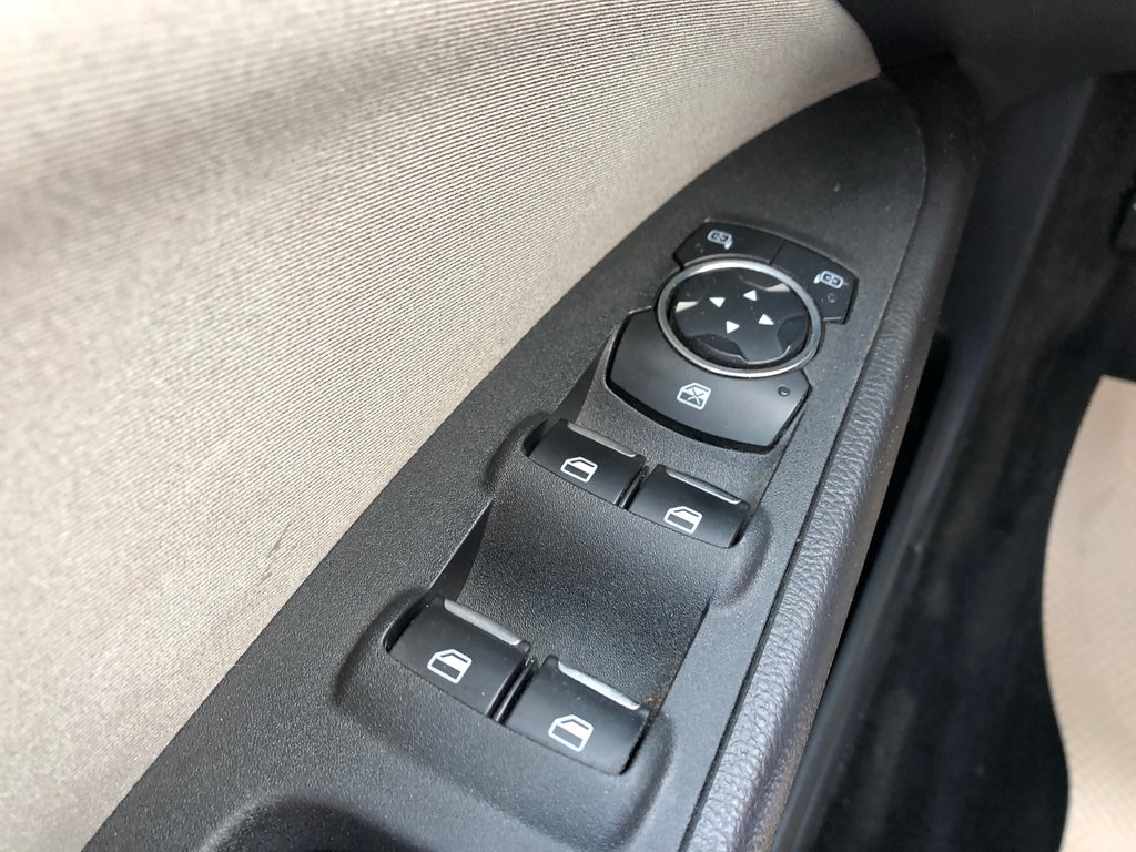 2015 Ford Fusion S - reverse camera, hands free, cruise control, ac in Kentville, Nova Scotia - 7 - w1024h768px