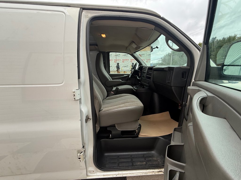 2013 GMC SAVANA CARGO 3500, Utility Van, Tow Package in Kentville, Nova Scotia - 16 - w1024h768px