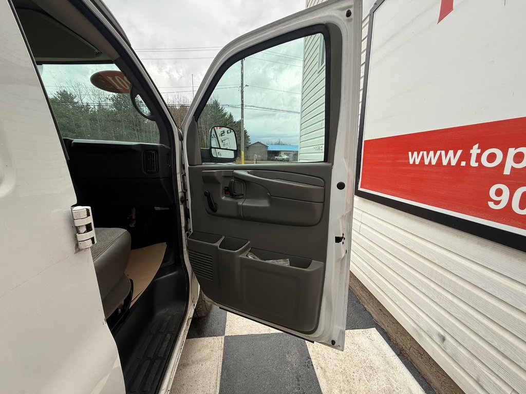 2013 GMC SAVANA CARGO 3500, Utility Van, Tow Package in Kentville, Nova Scotia - 15 - w1024h768px