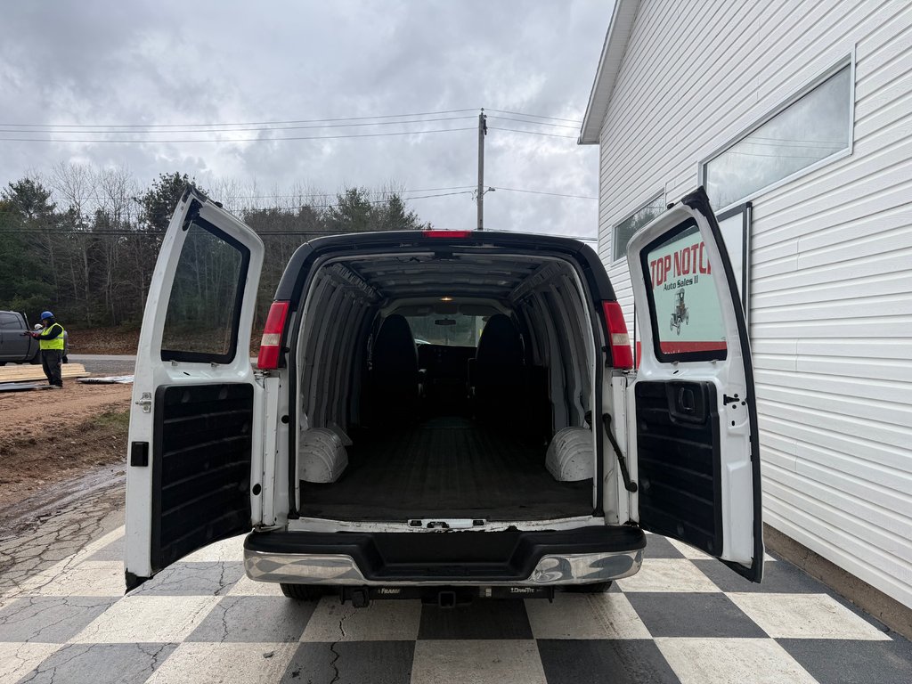 2013 GMC SAVANA CARGO 3500, Utility Van, Tow Package in Kentville, Nova Scotia - 12 - w1024h768px