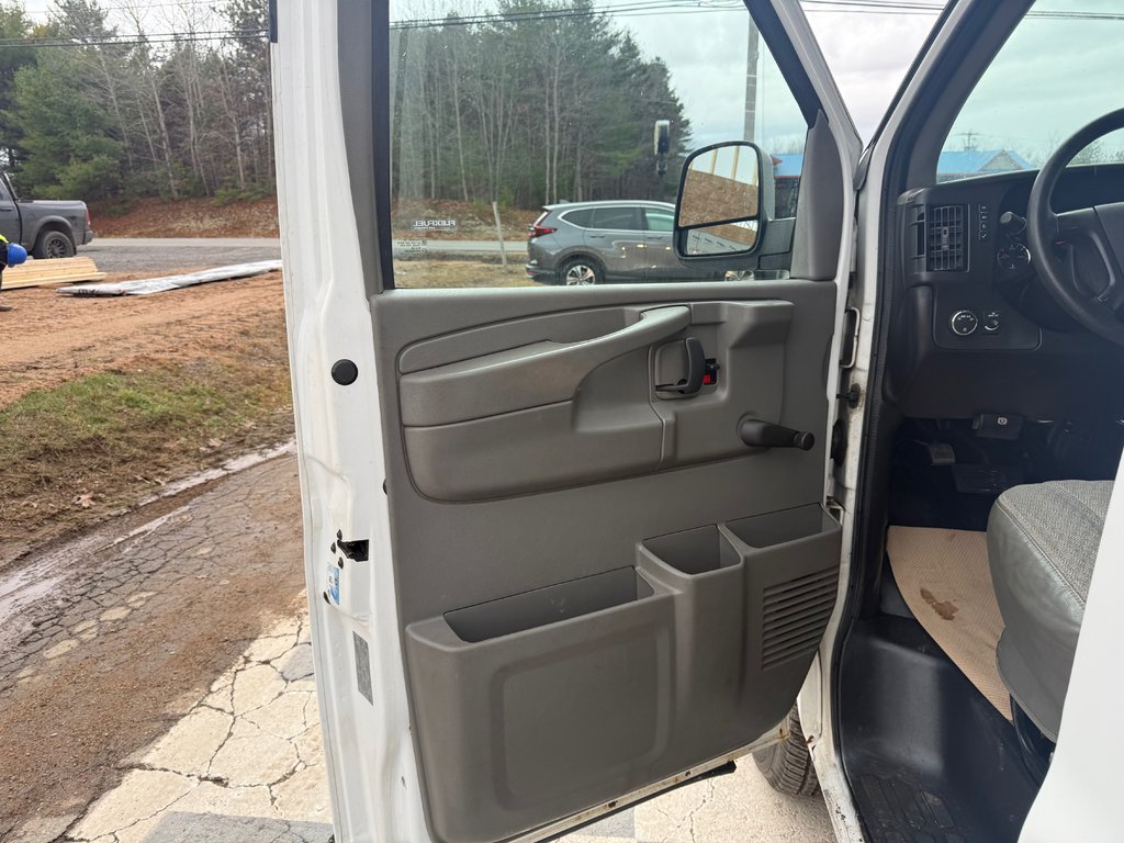 2013 GMC SAVANA CARGO 3500, Utility Van, Tow Package in Kentville, Nova Scotia - 7 - w1024h768px