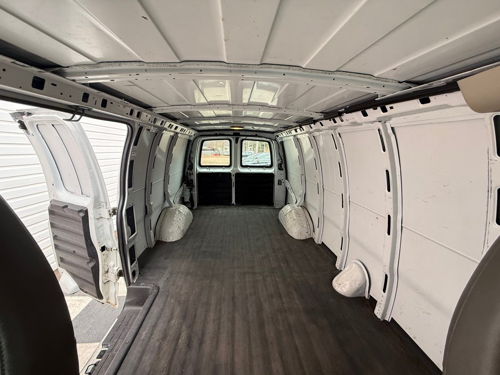 2013 GMC SAVANA CARGO 3500, Utility Van, Tow Package in Kentville, Nova Scotia - 14 - w1024h768px