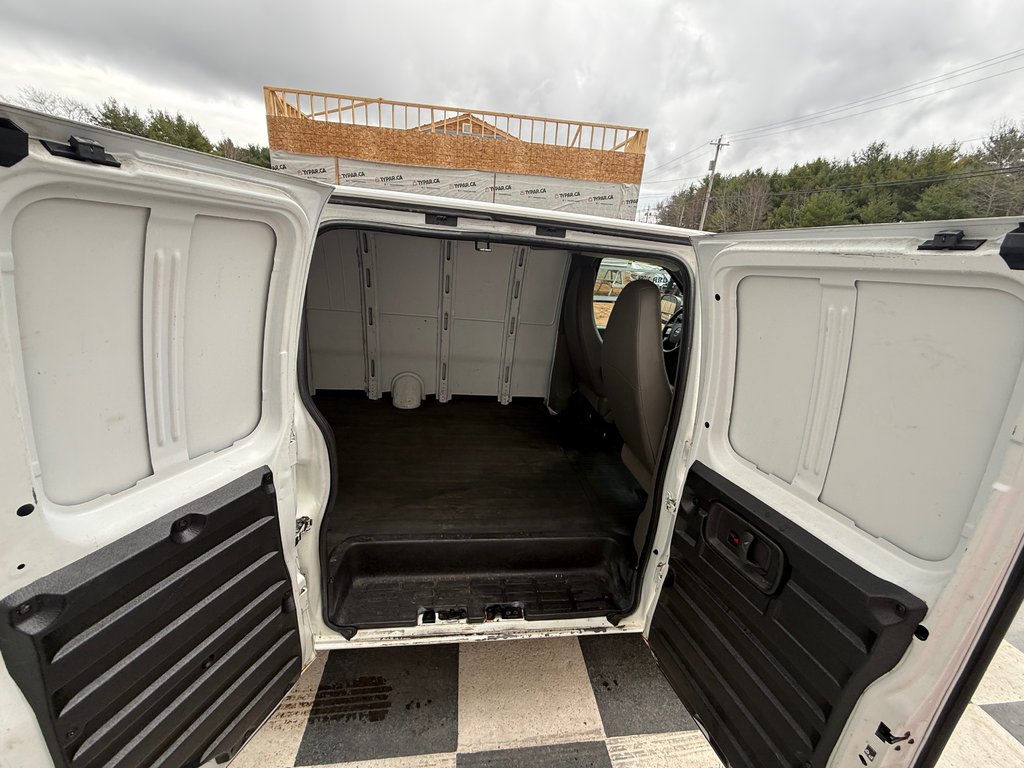 2013 GMC SAVANA CARGO 3500, Utility Van, Tow Package in Kentville, Nova Scotia - 13 - w1024h768px