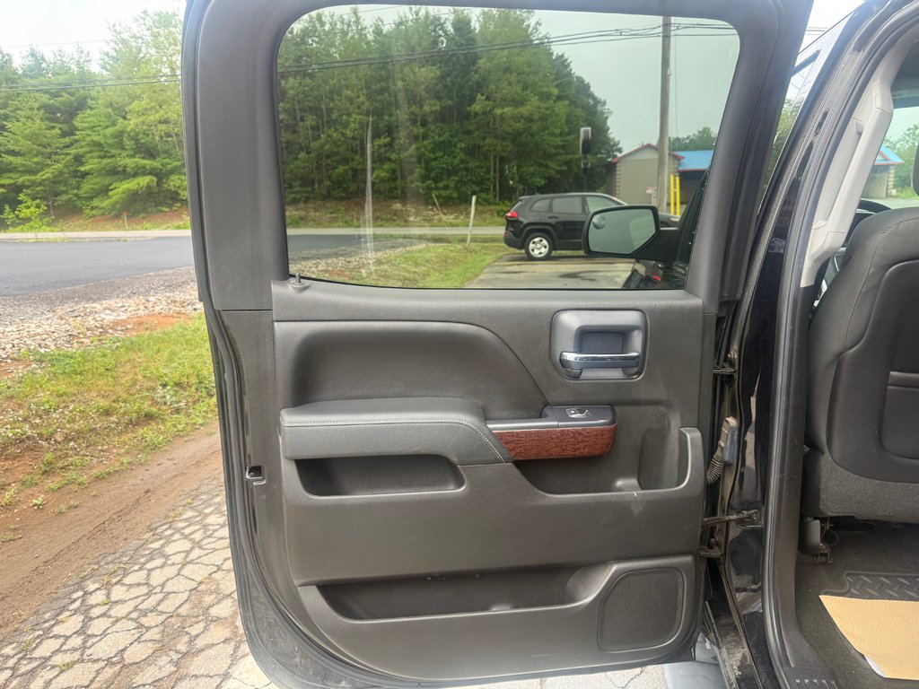 2015 GMC SIERRA 1500 SLE, keyless entry, backup camera, Bluetooth in COLDBROOK, Nova Scotia - 13 - w1024h768px