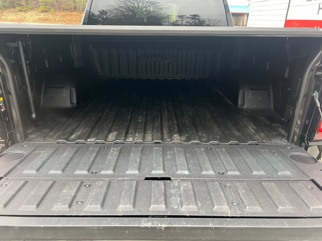 2021  Sierra 1500 AT4 - 4WD, Leather, Bed liner, Tow PKG, Crew cab in Kentville, Nova Scotia - 22 - w1024h768px