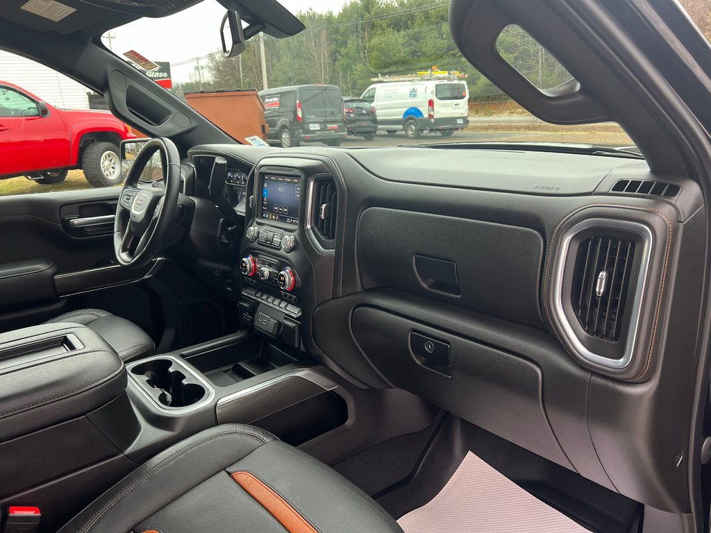 2021  Sierra 1500 AT4 - 4WD, Leather, Bed liner, Tow PKG, Crew cab in COLDBROOK, Nova Scotia - 26 - w1024h768px