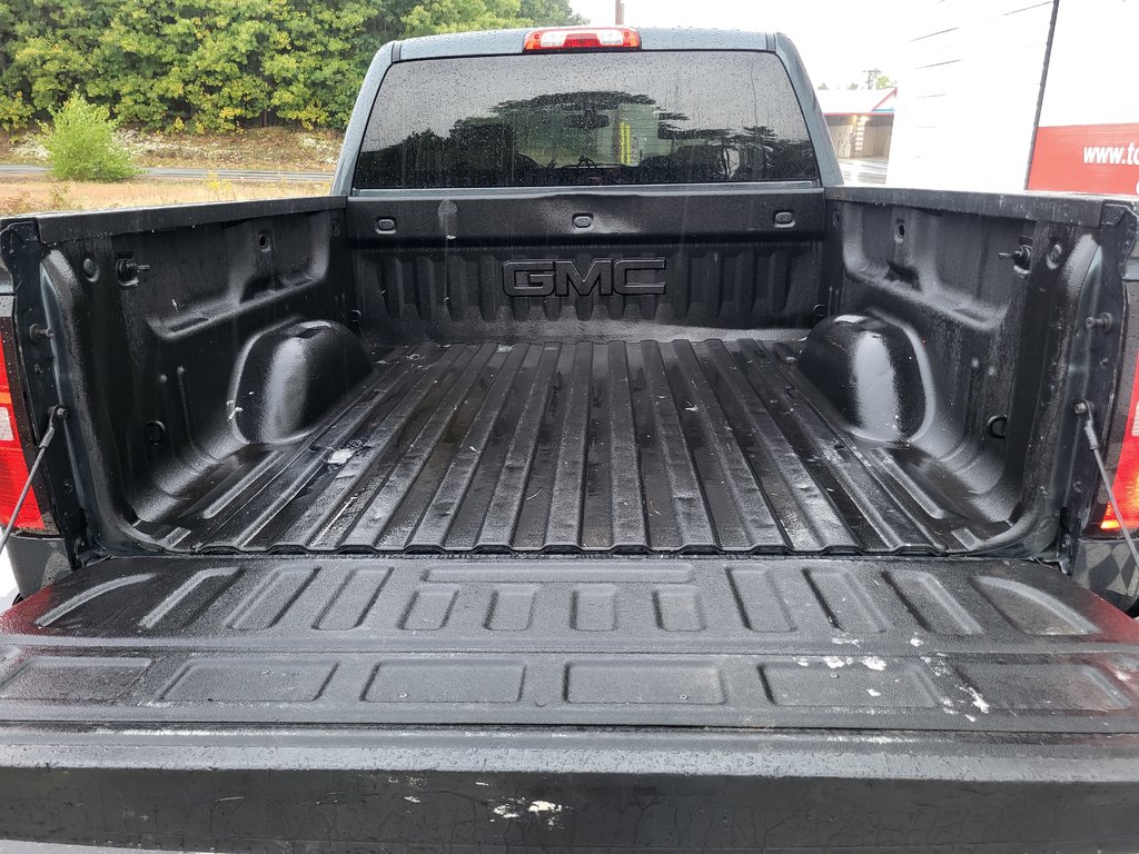 SIERRA K1500 SLE - 4WD, Bed liner, Tow PKG, Rev.cam, Alloys, AC 2017 à Kentville, Nouvelle-Écosse - 18 - w1024h768px