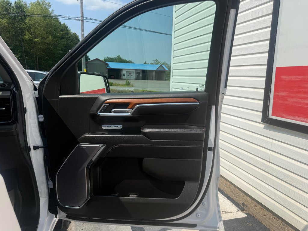 2023 GMC SIERRA K1500 Denali, keyless entry, Remote Start, Bluetooth in COLDBROOK, Nova Scotia - 18 - w1024h768px