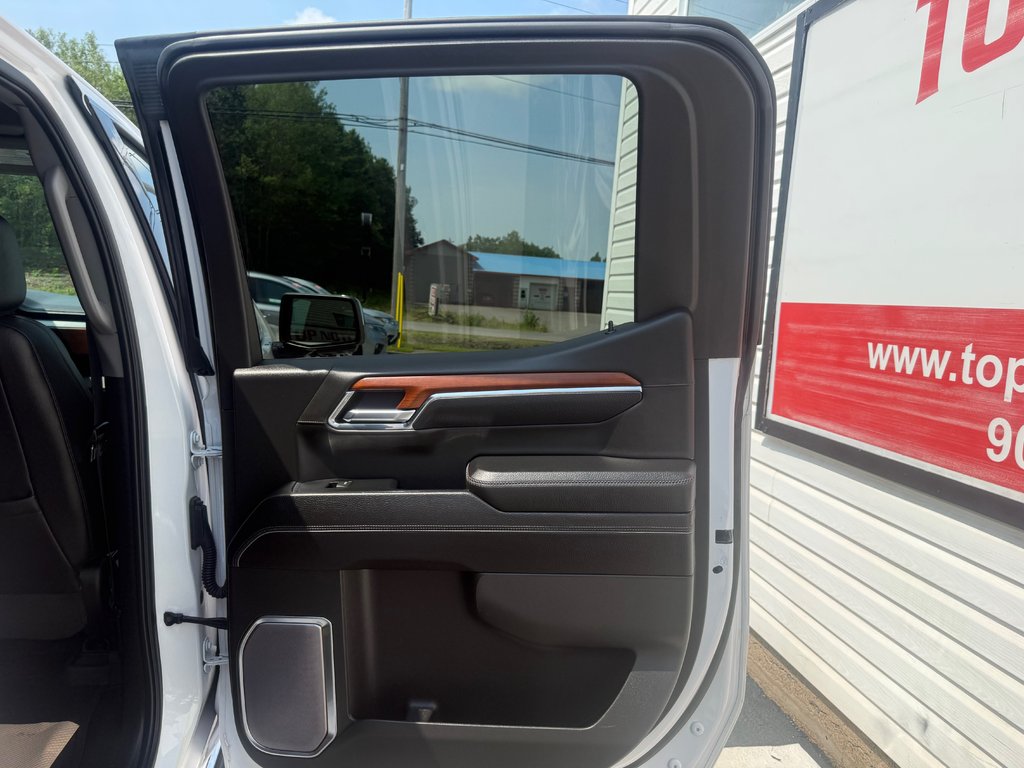 2023 GMC SIERRA K1500 Denali, keyless entry, Remote Start, Bluetooth in COLDBROOK, Nova Scotia - 16 - w1024h768px