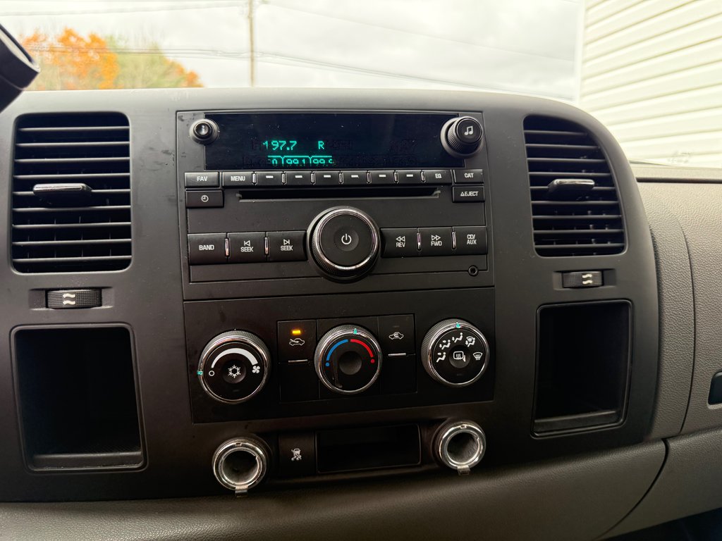 2010 GMC SIERRA SL Nevada Edition, keyless entry, Split Bench Seat in COLDBROOK, Nova Scotia - 14 - w1024h768px