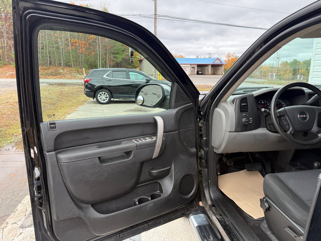2010 GMC SIERRA SL Nevada Edition, keyless entry, Split Bench Seat in COLDBROOK, Nova Scotia - 7 - w1024h768px