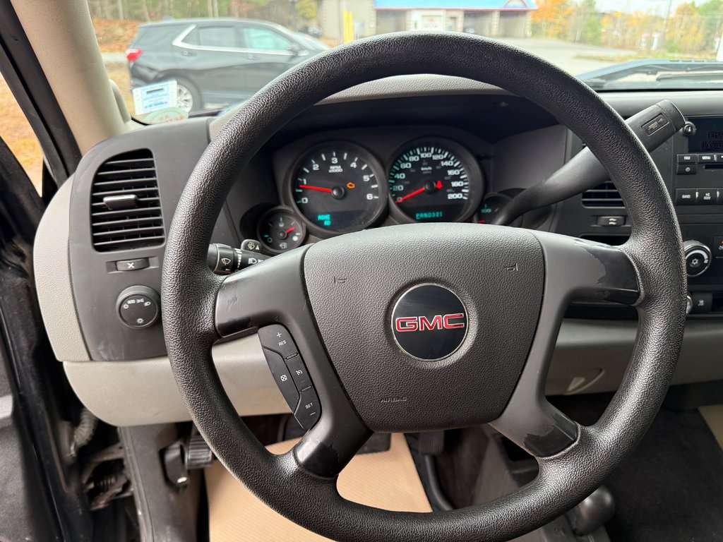 2010 GMC SIERRA SL Nevada Edition, keyless entry, Split Bench Seat in COLDBROOK, Nova Scotia - 10 - w1024h768px