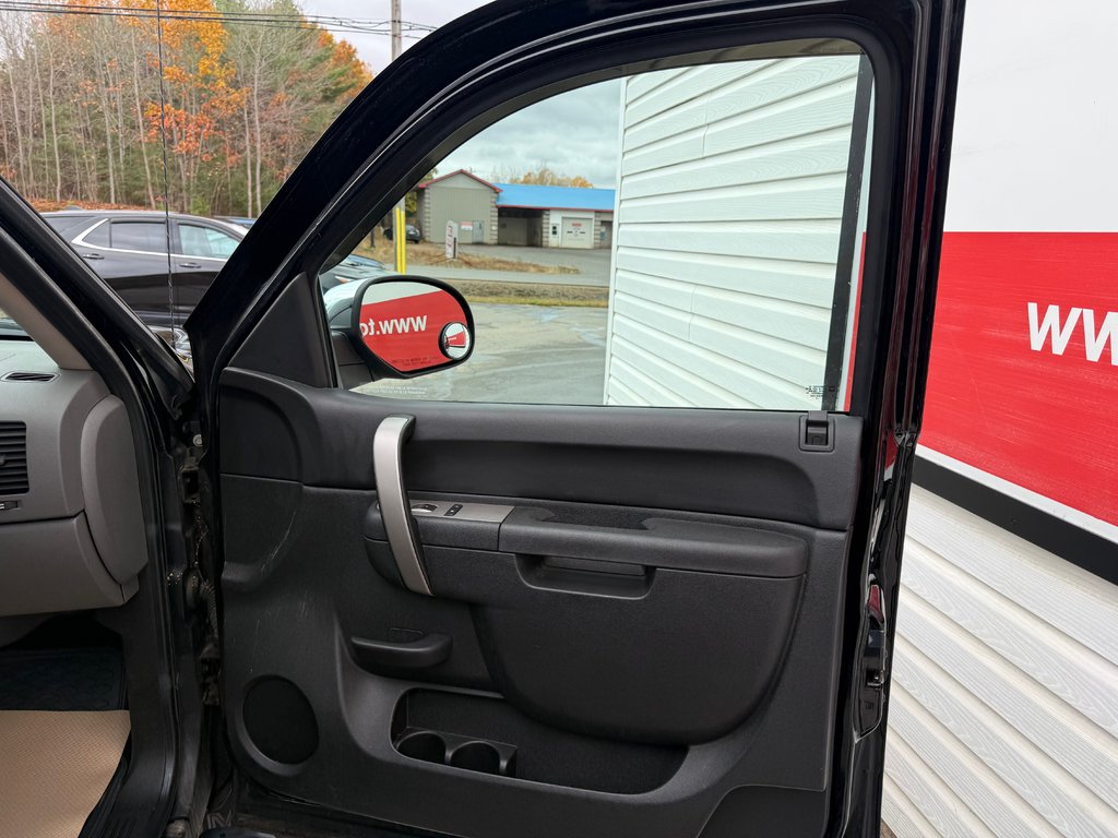 2010 GMC SIERRA SL Nevada Edition, keyless entry, Split Bench Seat in COLDBROOK, Nova Scotia - 21 - w1024h768px