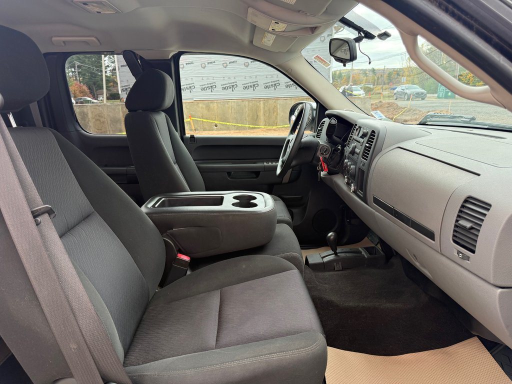 2010 GMC SIERRA SL Nevada Edition, keyless entry, Split Bench Seat in COLDBROOK, Nova Scotia - 22 - w1024h768px